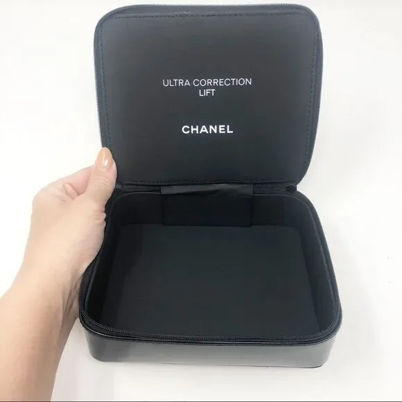 CHANELUltra Correction Lift Cosmetic Case Black